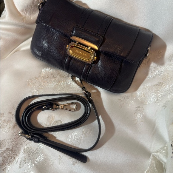 b. makowsky Handbags - Elegant B. Makowsky Leather Crossbody Bag